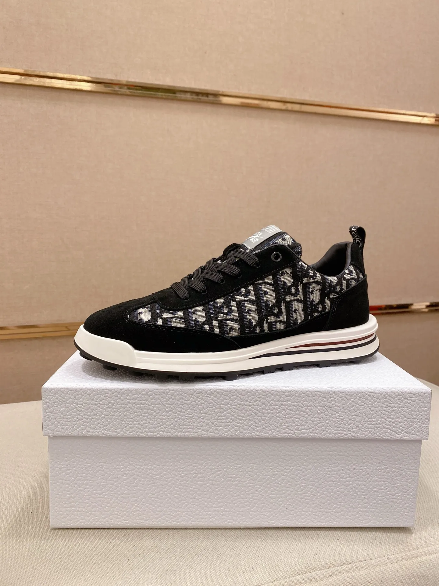 Factory price: 420💰[Dior·Dior] New casual sports style men's shoes, new spring and summer design, perfect workmanship, lace-up lazy style to create wardrobe quality, upper: imported cowhide, sheepskin lining is soft and comfortable, ultra-light TPU wear-resistant outsole, simple, versatile fashion men's shoes, excellent color code number 38--44. (Can be customized for 45 non-refundable)